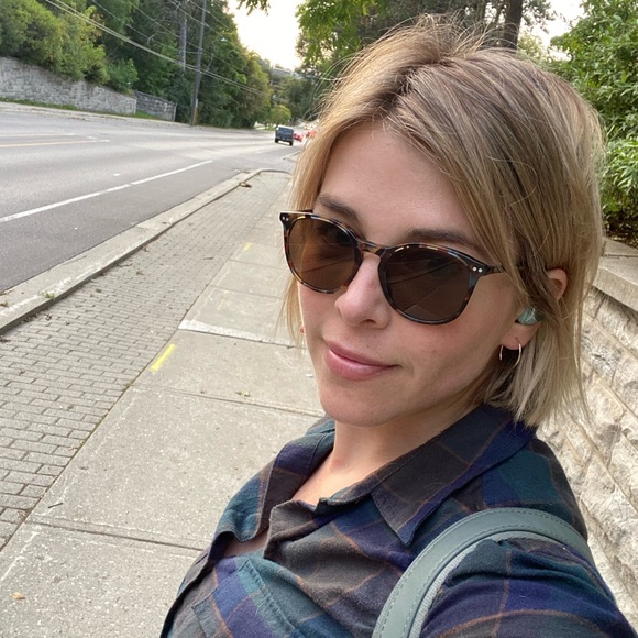 Meet your Posher, Amy - Picture 2 of 2